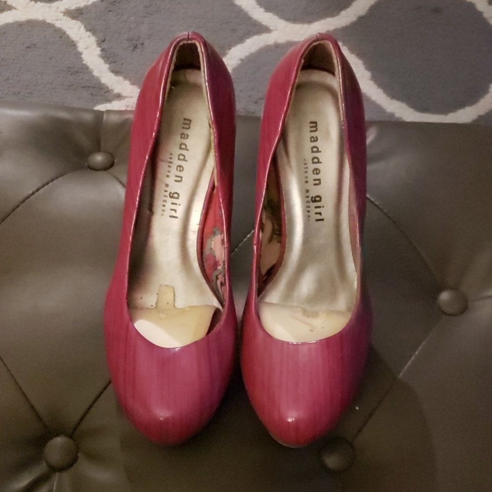 💥 2 pair of shoes for $20 dollars💥